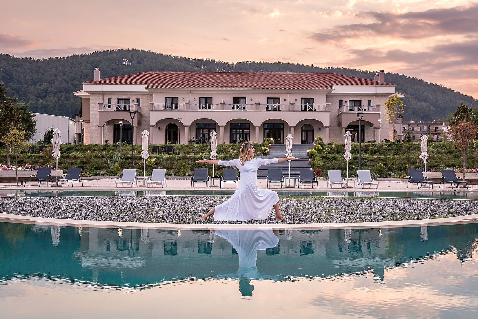 Lake Hotal Pool Yoga