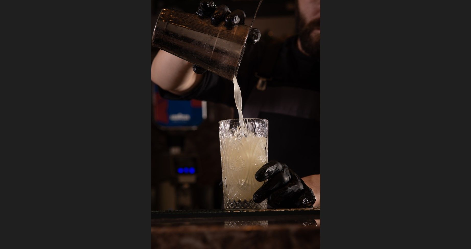 lakehotel-cocktails-main-bar